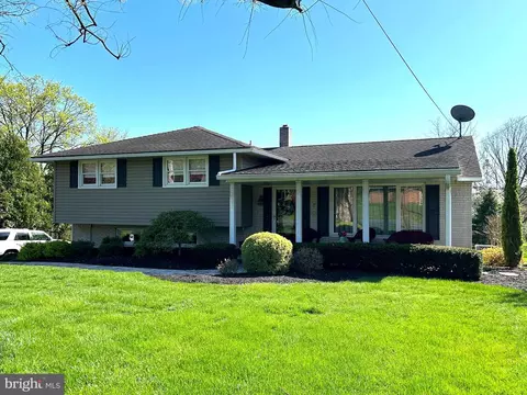 5130 N Sherman Extension St, Mount Wolf, PA 17347