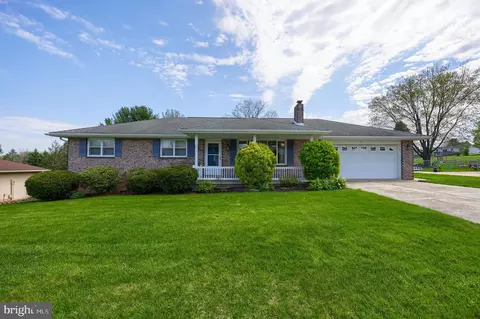 13 Friar Rd, York, PA 17408