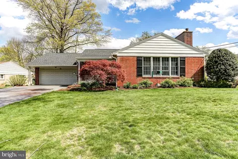201 Green Lane Dr, Camp Hill, PA 17011