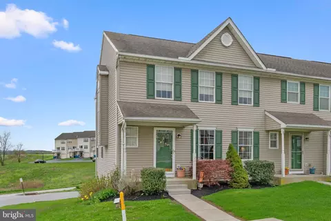 201 Country Ridge Dr, Red Lion, PA 17356