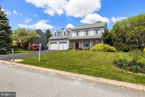 619 Kenyon Dr, Red Lion, PA 17356