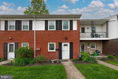 697 Colony Dr, York, PA 17404