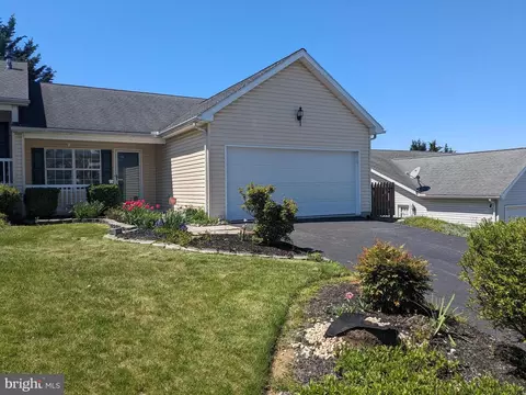 69 Lexington Dr, Hanover, PA 17331