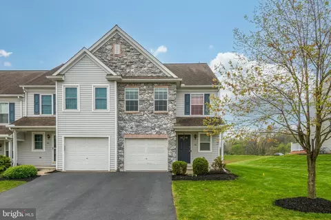 50 Locust Run Dr, York, PA 17404