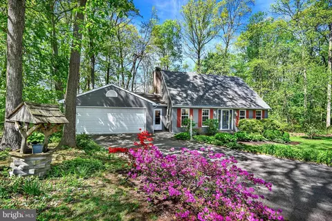 9893 Manifold Rd, New Park, PA 17352