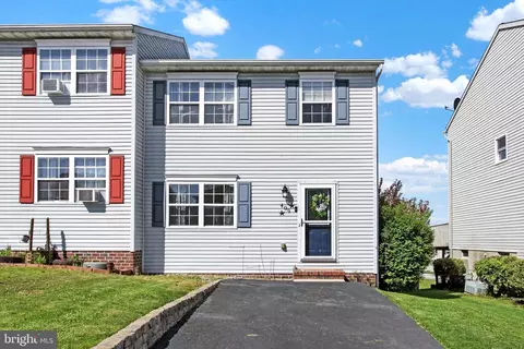 409 Debbie Ct, Hanover, PA 17331