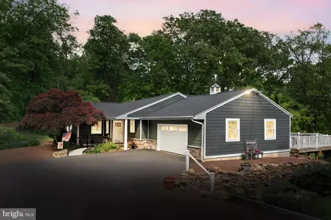 4611 Appaloosa Dr, Dover, PA 17315