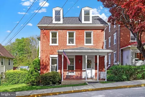 30 Church St, Glen Rock, PA 17327