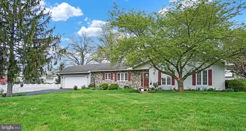 2975 Stillmeadow Ln, York, PA 17404