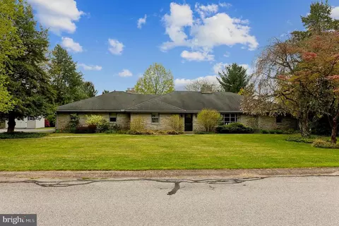 1525 Rosewood Ln, York, PA 17403