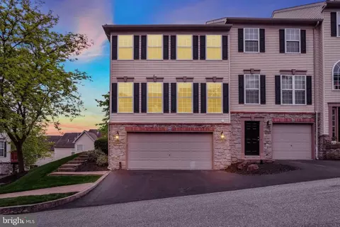 2712 Foxshire Dr #7, York, PA 17402