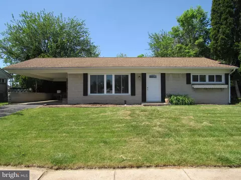1260 Lancer Ln, York, PA 17404