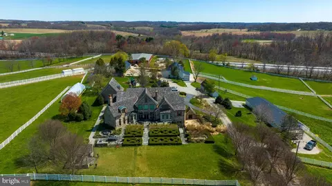 1274 Oakwood Rd, New Freedom, PA 17349