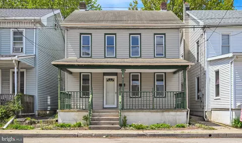 26 George St, Hanover, PA 17331