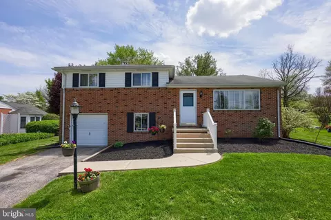 675 New School Ln, Dallastown, PA 17313