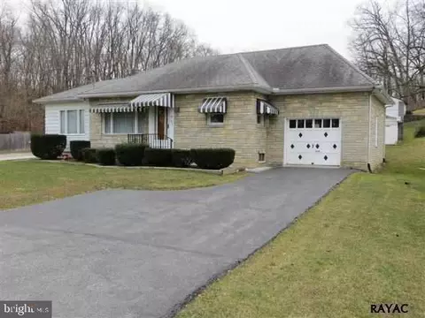 107 E Main St, Windsor, PA 17366