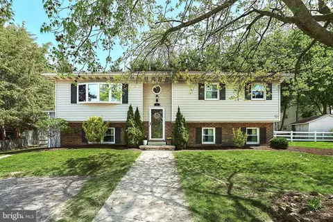 6 Paradise Ct, Hanover, PA 17331