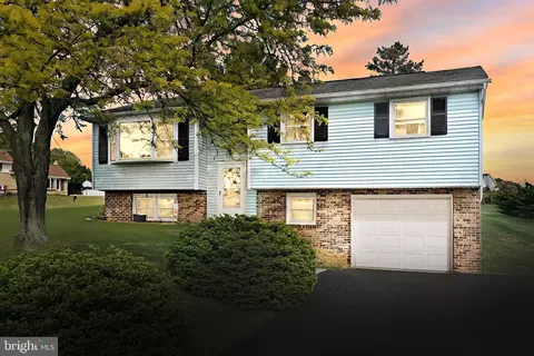 3053 Faith Ln, Red Lion, PA 17356