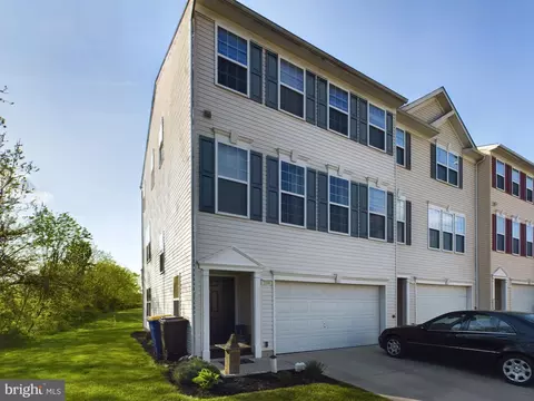2166 Golden Eagle Dr #116, York, PA 17408