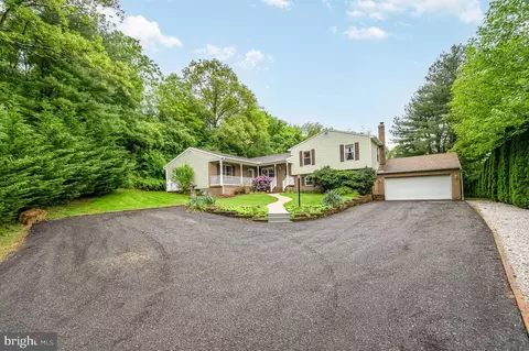 2689 Glen Rock Rd, Glen Rock, PA 17327