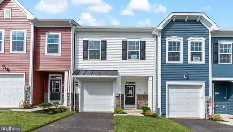 139 Holstein Dr, Hanover, PA 17331