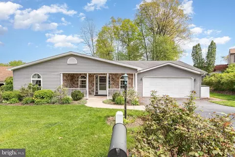 140 Bobby Jones Dr, Etters, PA 17319