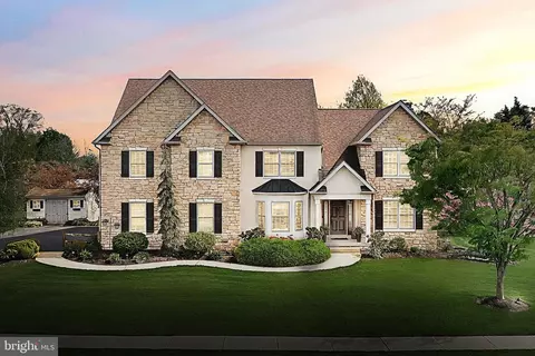 740 Foxtail Dr, York, PA 17404