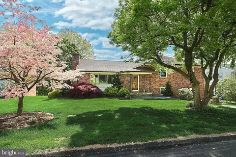 1495 Bonbar Rd, York, PA 17403