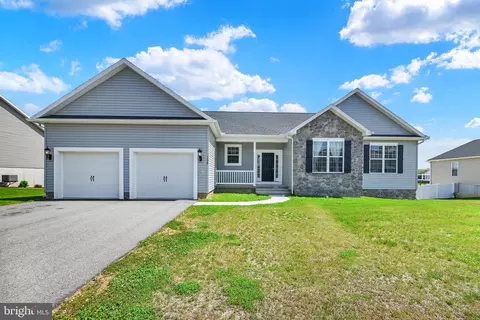 206 Stonewicke Dr, Hanover, PA 17331