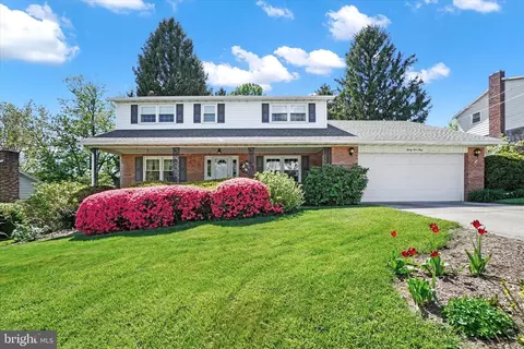 3140 Starlight Dr, York, PA 17402