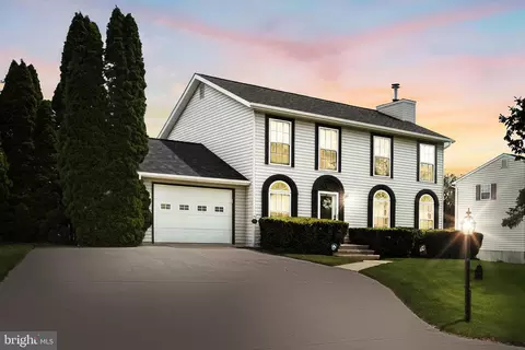 112 Pheasant Run Ln, Hanover, PA 17331