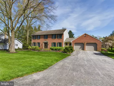 2821 Larchmont Dr, York, PA 17404