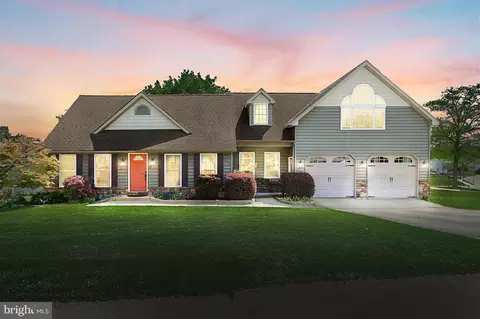 17 Campus Ave, Spring Grove, PA 17362