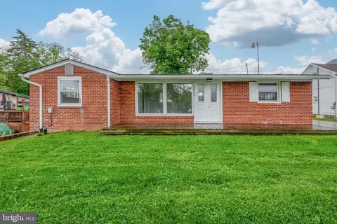 2204 Harlacker Ln, Dover, PA 17315