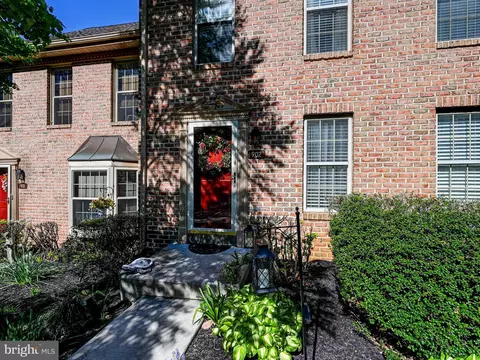 902 Skyview Dr, York, PA 17406