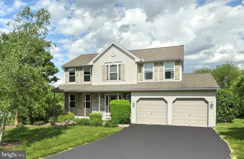 220 Sunset Cir, Red Lion, PA 17356