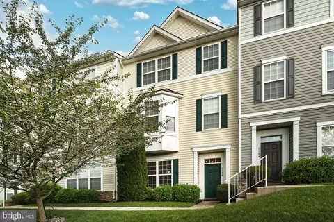 1108 Blue Bird Ln, York, PA 17402