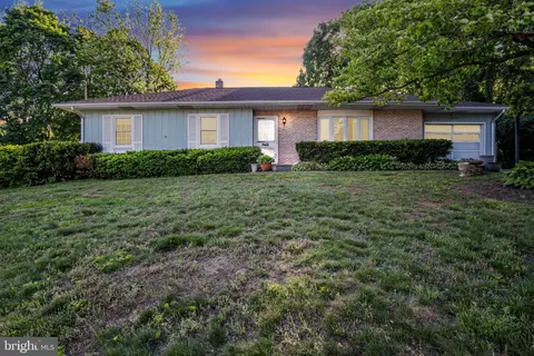 2415 Pine Grove Rd, York, PA 17403