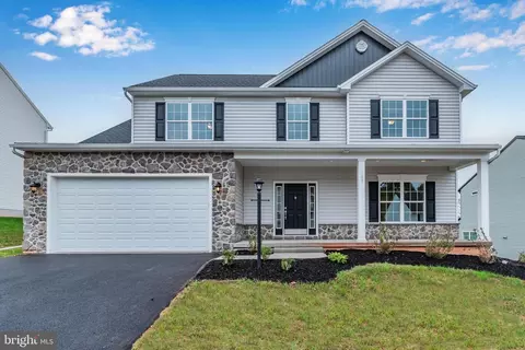 105 Red Maple Dr, Etters, PA 17319