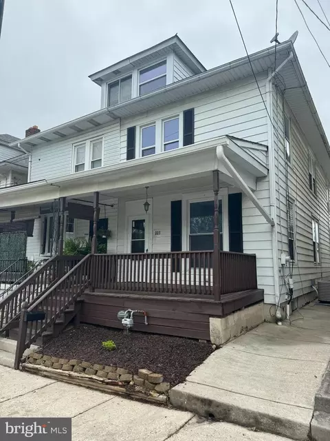 331 W Maple St, Red Lion, PA 17356