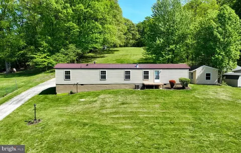 395 Saginaw Rd, Mount Wolf, PA 17347