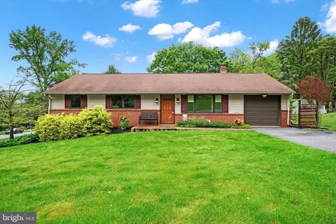 227 W Forrest Ave, Shrewsbury, PA 17361