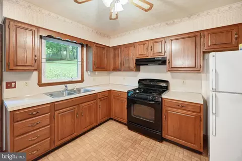 17 Meadowview Dr, Hanover, PA 17331 photo 11