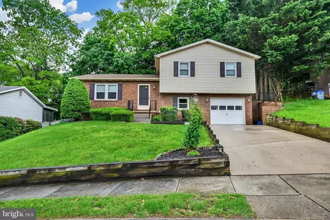 17 Meadowview Dr, Hanover, PA 17331
