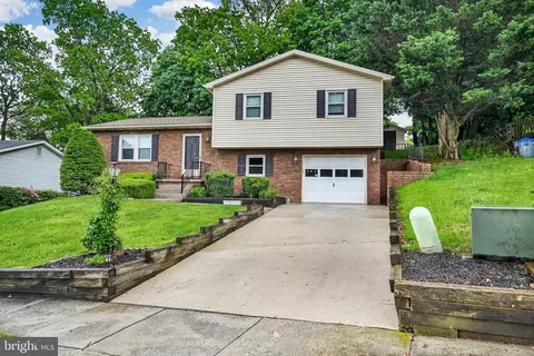 17 Meadowview Dr, Hanover, PA 17331 photo 2