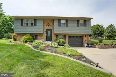32 Heritage Dr, Hanover, PA 17331