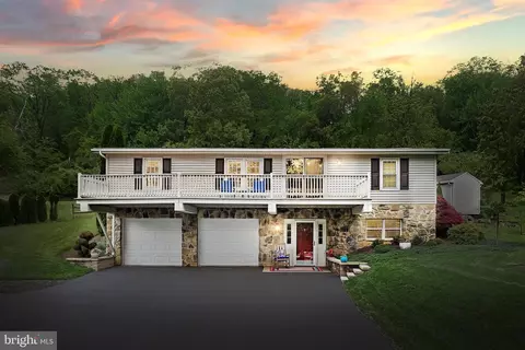 520 Dellinger Rd, Mount Wolf, PA 17347 photo 2