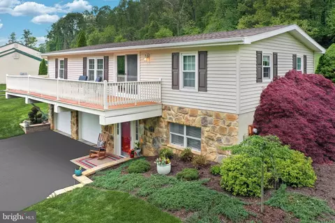 520 Dellinger Rd, Mount Wolf, PA 17347 photo 3