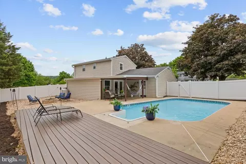 625 Brook Cir, Wrightsville, PA 17368