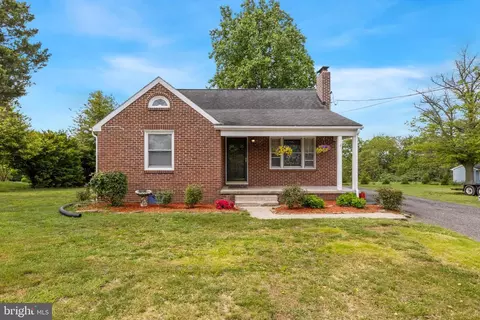 798 Fairview Dr, Hanover, PA 17331